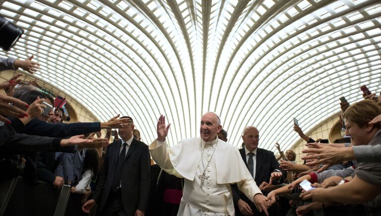 Папа римский Франциск в Зале Павла VI в Ватикане