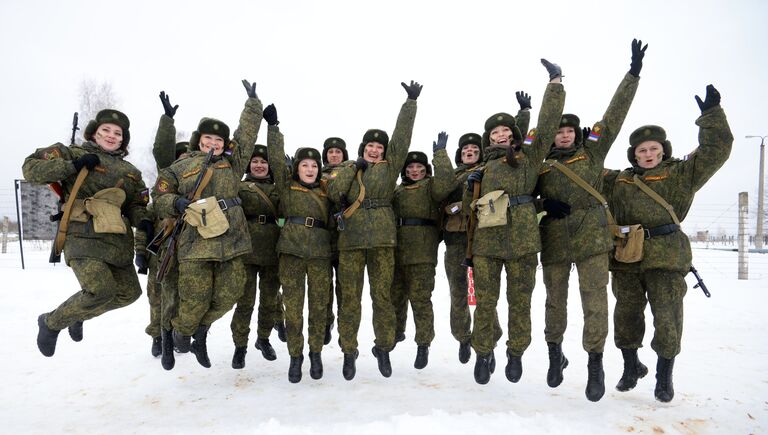 Конкурс для женщин-военнослужащих Макияж под камуфляж в учебном центре РВСН в Переславле-Залесском