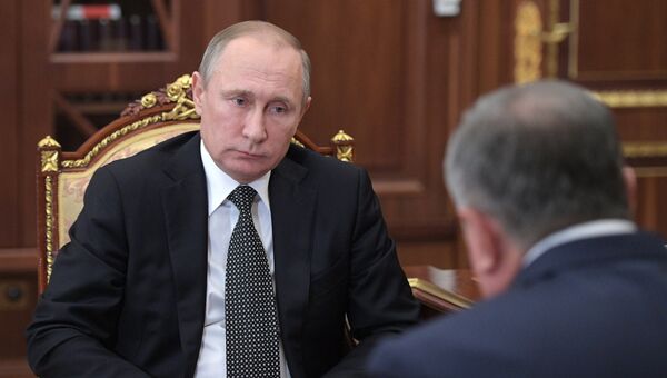 Президент РФ В. Путин встретился с главой Роснефти И. Сечиным. Архивное фото