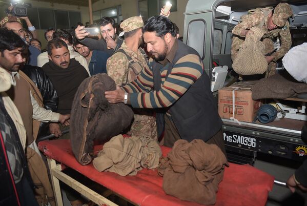 Пакистанские солдаты в морге больницы Абботтабада, Пакистан
