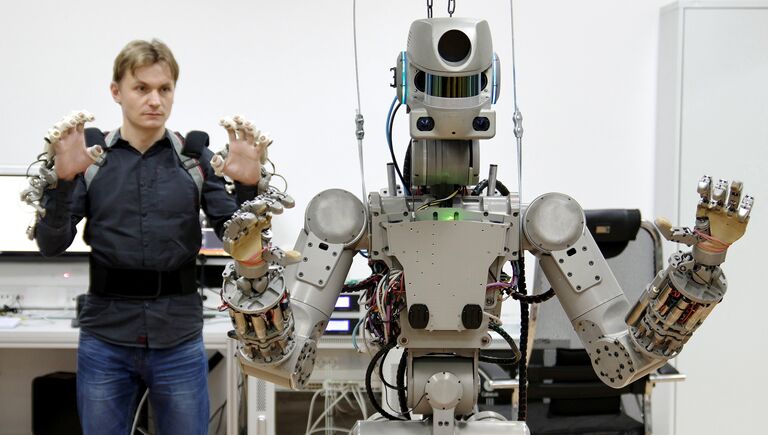 Испытание антропоморфного робота Федор проекта Спасатель в лаборатории на базе научно-производственного объединения Андроидная техника в Магнитогорске