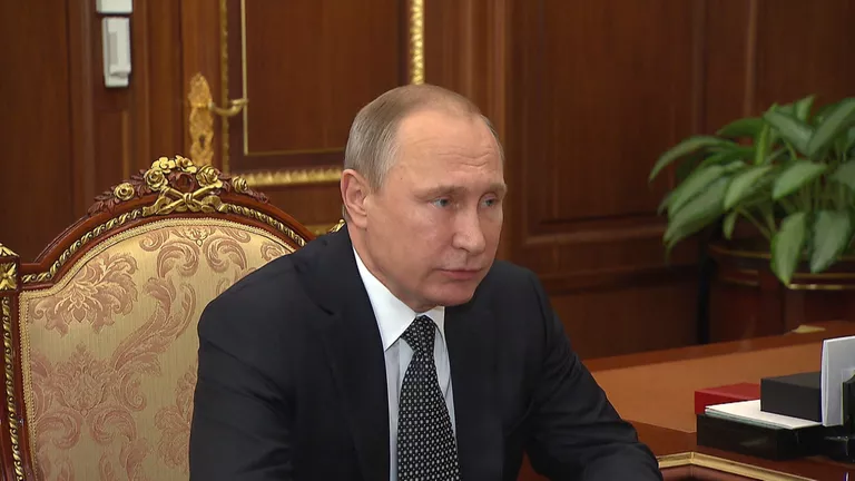 Очень хороший результат - Путин поздравил Сечина с приватизацией Роснефти Очень хороший результат - Путин поздравил Сечина с приватизацией Роснефти