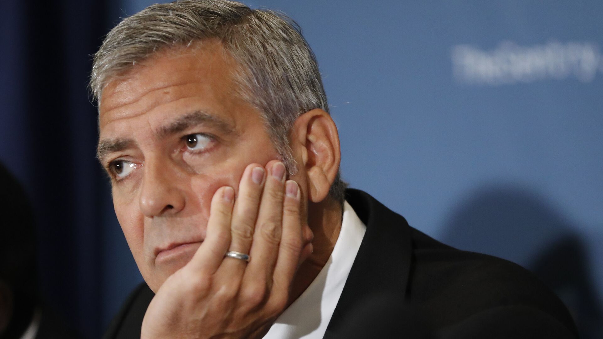 Американский актер Джордж Клуни во время пресс-конференции в Вашингтоне. 12 сентября 2016 года  - РИА Новости, 1920, 10.12.2020