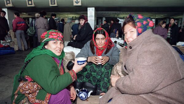 Узбекские женщины в аэропорту Внуково. 18 декабря 1991