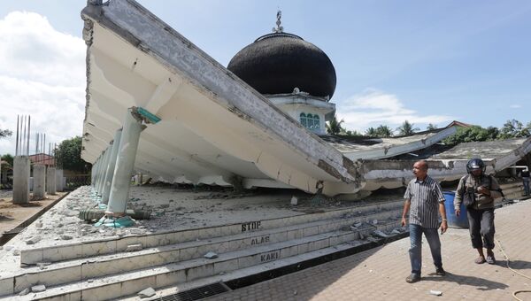 Последствия землетрясения в Индонезии. Архивное фото