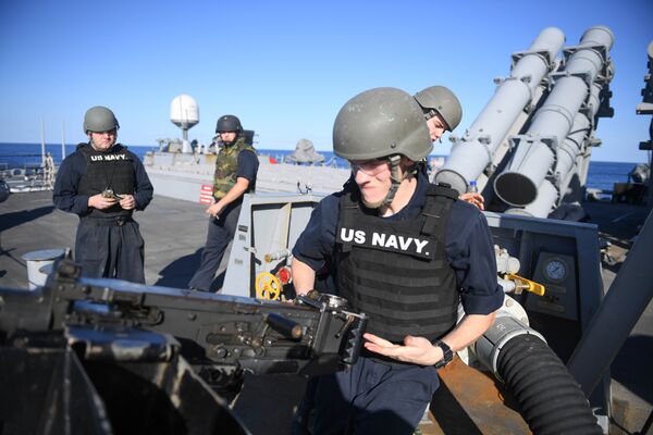 Военнослужащие на ракетном эсминце Porter (DDG 78) 6-го флота США в Средиземном море Военнослужащие на ракетном эсминце Porter (DDG 78) 6-го флота США в Средиземном море