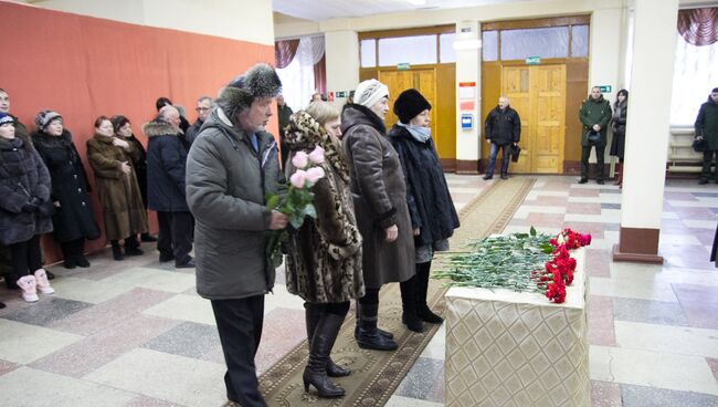 На церемонии прощания с погибшими в Сирии медсестрами в войсковой части Биробиджана