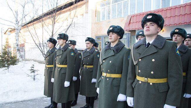 На церемонии прощания с погибшими в Сирии медсестрами в войсковой части Биробиджана