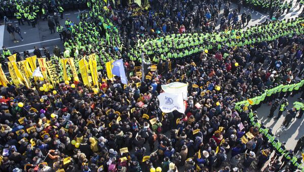 Митинг сторонников отставки президента Южной Кореи Пак Кын Хе у здания парламента в СеулеМитинг сторонников отставки президента Южной Кореи Пак Кын Хе у здания парламента в Сеуле. 9 декабря 2016
