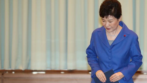Президент Южной Кореи Пак Кын Хе на экстренном заседании кабмина в Сеуле
