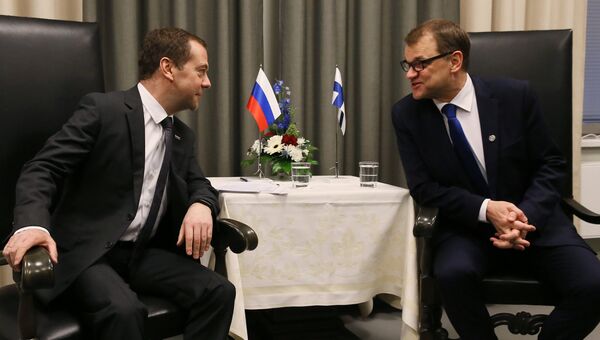 Председатель правительства РФ Дмитрий Медведев и премьер-министр Финляндии Юха Сипиля во время встречи в Оулу. 9 декабря 2016