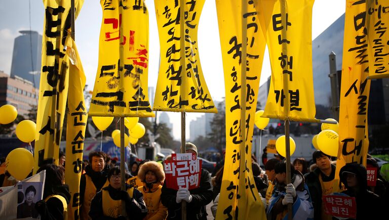 Митинг возле здания Национального собрания в Сеуле, Южная Корея