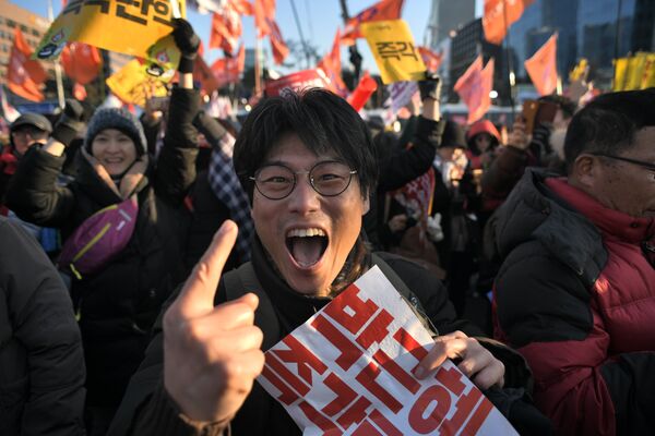 Митинг возле здания Национального собрания в Сеуле, Южная Корея