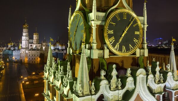 Часы на Спасской башне Московского Кремля. Архивное фото