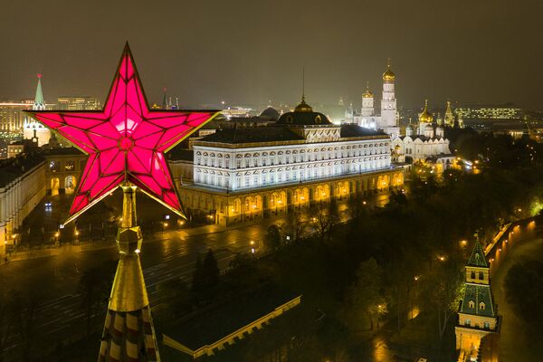 Звезда на Водовзводной башне Московского Кремля Звезда на Водовзводной башне Московского Кремля