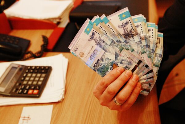 Казахстан ввел плавающий курс национальной валюты Казахстан ввел плавающий курс национальной валюты