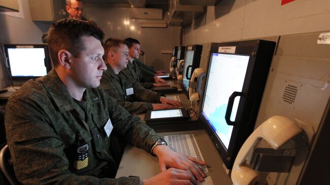 Военнослужащие в пункте боевого управления во время крупномасштабных учений Военно-воздушных сил. Архивное фото