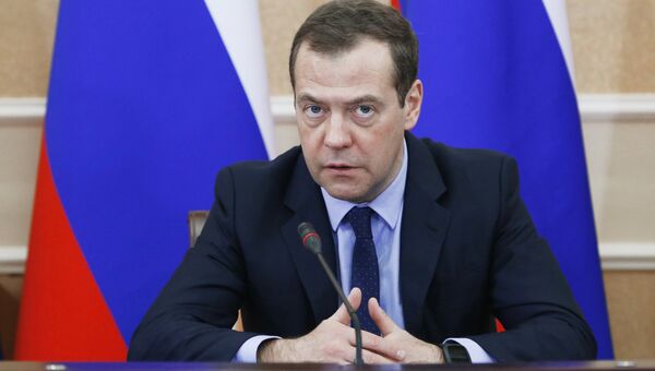 Председатель правительства РФ Дмитрий Медведев проводит в Оренбурге селекторное совещание по вопросу охраны здоровья матери и ребенка. 12 декабря 2016