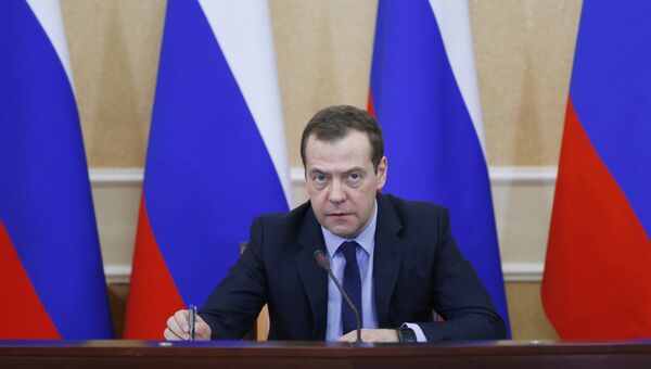Дмитрий Медведев проводит в Оренбурге селекторное совещание по вопросу охраны здоровья матери и ребенка. 12 декабря 2016