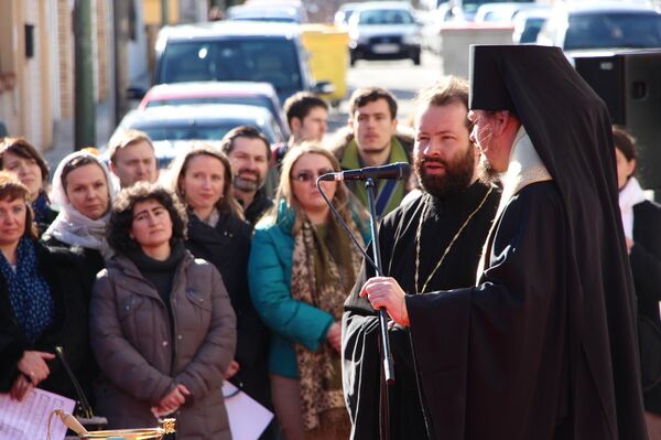 Прихожане православной церкви святой Марии Магдалины в Мадриде Прихожане православной церкви святой Марии Магдалины в Мадриде