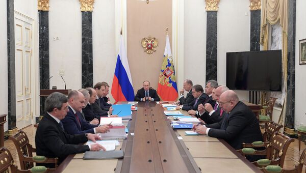 Владимир Путин во время заседания Комиссии по вопросам военно-технического сотрудничества России с иностранными государствами. 12 декабря 2016