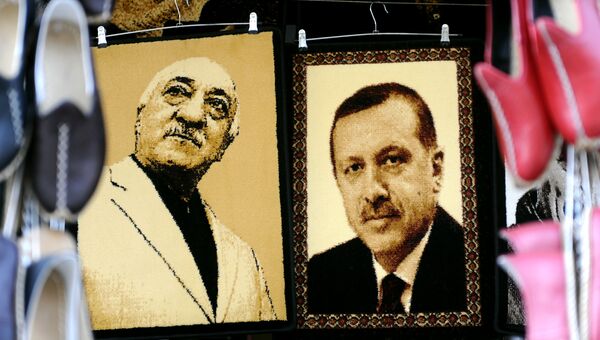 Изображения Фетхуллаха Гюлена и Тайипа Эрдогана рынке в городе Газиантеп. Архивное фото
