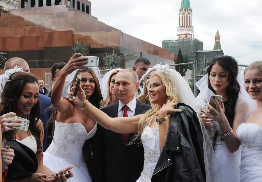 Президент РФ Владимир Путин на торжественной церемонии открытия Дня города на Красной площади в Москве Президент РФ Владимир Путин на торжественной церемонии открытия Дня города на Красной площади в Москве