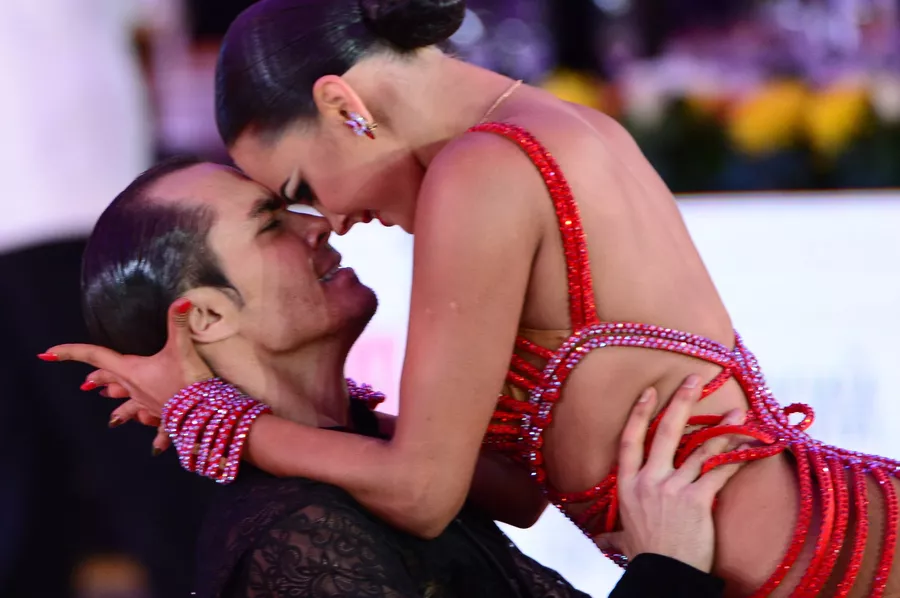 Роман Ковган и Дария Палей (Россия) выступают на чемпионате мира по латиноамериканским танцам среди профессионалов в Государственном Кремлевском дворце в Москве Роман Ковган и Дария Палей (Россия) выступают на чемпионате мира по латиноамериканским танцам среди профессионалов в Государственном Кремлевском дворце в Москве
