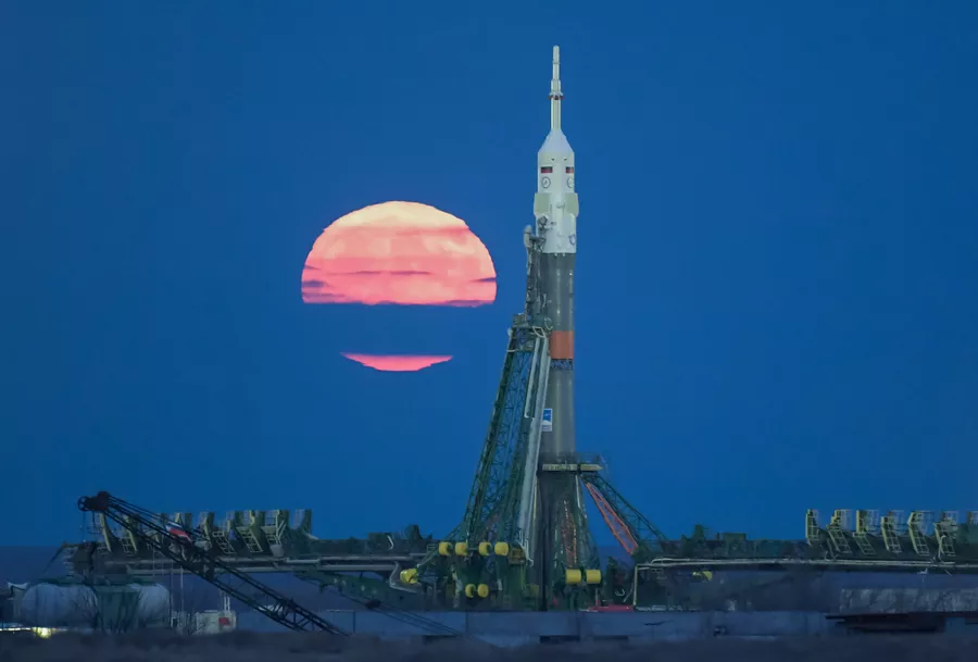 Суперлуние на космодроме Байконур Суперлуние на космодроме Байконур