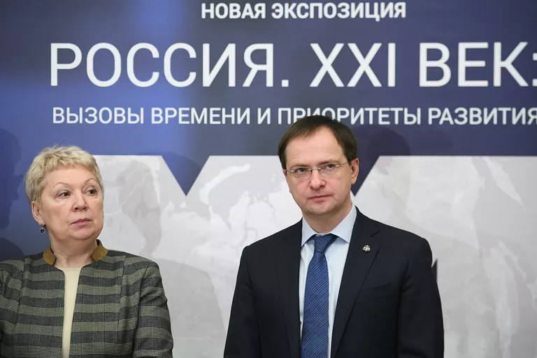 Министр культуры РФ Владимир Мединский и министр образования и науки РФ Ольга Васильева на открытии выставки Россия. XXI век: вызовы времени и приоритеты развития в Музее современной истории России Министр культуры РФ Владимир Мединский и министр образования и науки РФ Ольга Васильева на открытии выставки Россия. XXI век: вызовы времени и приоритеты развития в Музее современной истории России