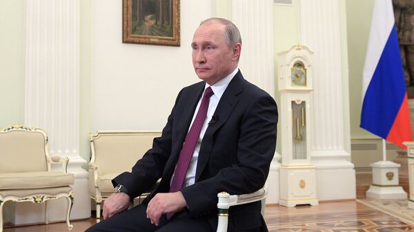 Президент РФ Владимир Путин во время интервью в Кремле телекомпании Ниппон и газете Иомиури. 7 декабря 2016