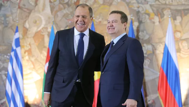 Министр иностранных дел РФ Сергей Лавров и министр иностранных дел Сербии Ивица Дачич перед заседанием Совета глав МИД стран-участниц ОЧЭС в Белграде