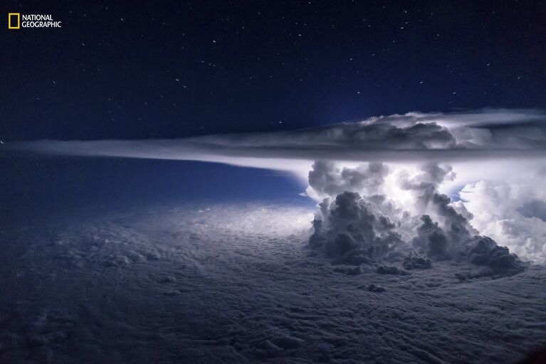 Работа фотографа Santiago Borja Pacific Storm для конкурса 2016 National Geographic Nature Photographer of the Year