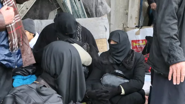 Беженцы в освобожденном квартале восточного Алеппо