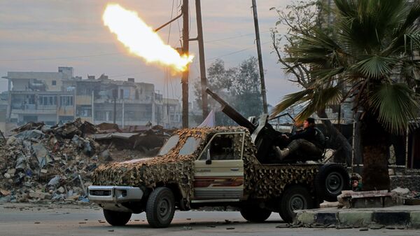 Боевики ведут огонь по позициям правительственных войск в Алеппо, Сирия. Архивное фото