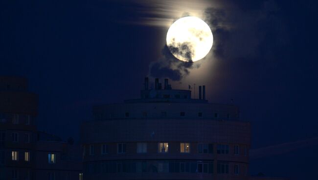 Луна над Екатеринбургом