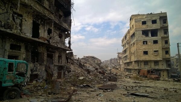 Здания, разрушенные в ходе боевых действий между правительственными войсками и боевиками в одном из районов восточной части сирийского Аллепо. Архивное фото