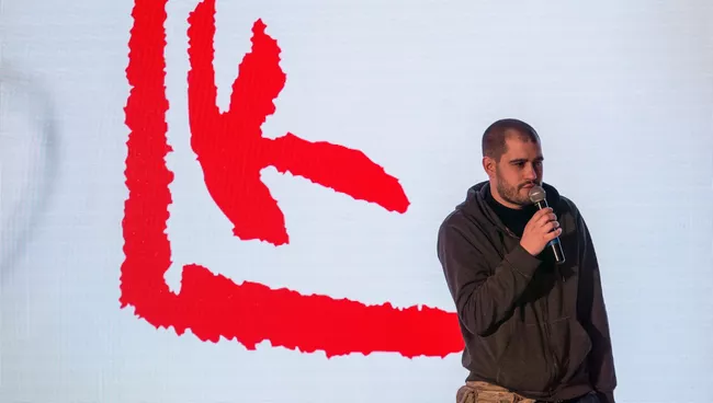 Андрей Кузькин, победивший в номинации Проект года с видеодокументацией своих акций и перформансов Право на жизнь на вручении премии Кандинского