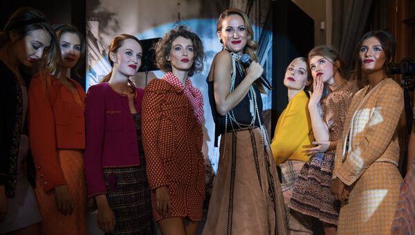 Гости и модели на открытии выставки I love Chanel. Частные коллекции