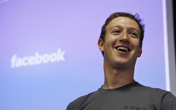 Глава Facebook Марк Цукерберг в штаб-квартире Facebook в Пало-Альт, США