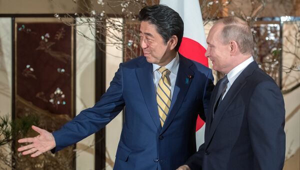 Президент РФ Владимир Путин во время встречи с премьер-министром Японии Синдзо Абэ в Нагато, Япония. 15 декабря 2016