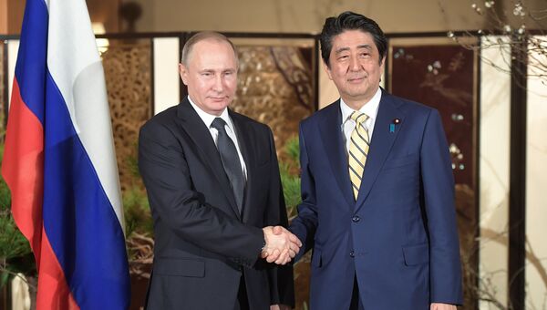 Президент РФ Владимир Путин во время встречи с премьер-министром Японии Синдзо Абэ в Нагато, Япония. 15 декабря 2016. Архивное фото
