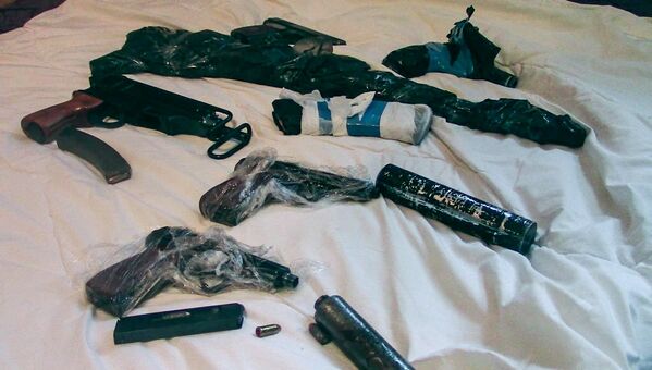 Огнестрельное оружие и боеприпасы, изъятые сотрудниками ФСБ РФ у задержанной в Москве диверсионно-террористической группы