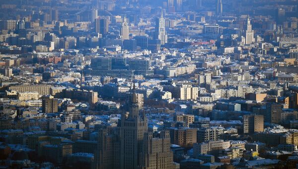 Вид на центр Москвы с крыши самого высокого жилого небоскреба в Европе - башни Око