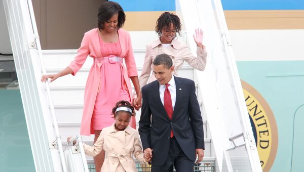 Бывший президент США Барак Обама, его супруга Мишель и дочери Малия и Саша (Наташа). Архивное фото