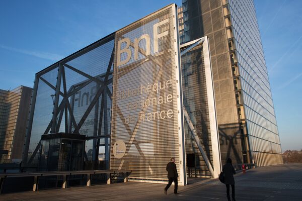 Здание Национальной библиотеки Франции Франсуа Миттерана в Париже, в которой проходит открытие выставки победителей международного конкурса Bourse du Talent