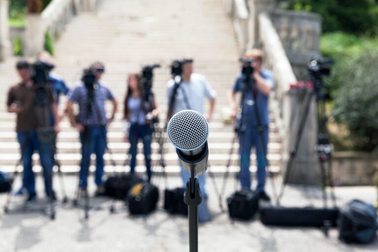 Журналисты перед началом пресс-конференции Журналисты перед началом пресс-конференции