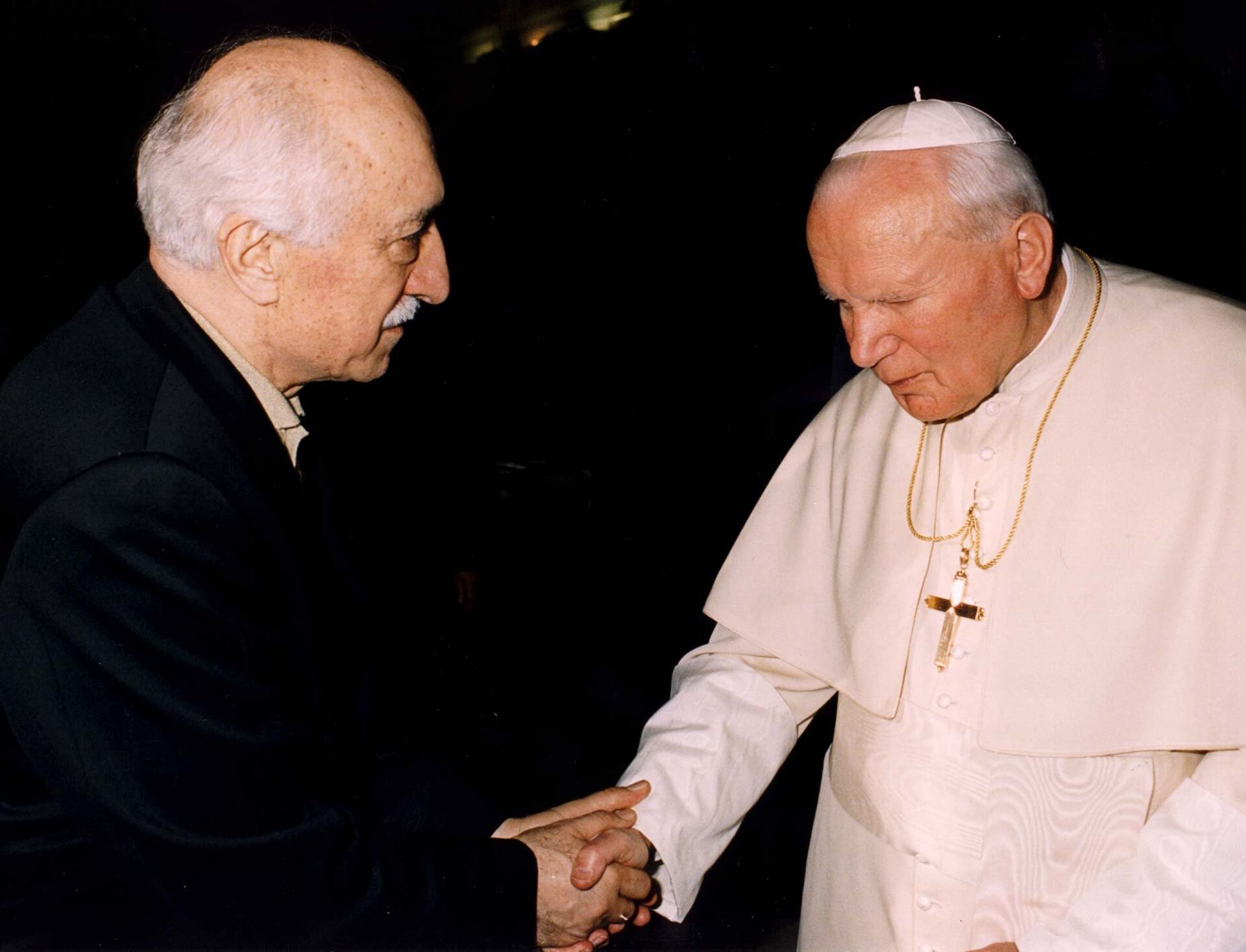 Мусульманский духовный лидер Фетхуллах Гюлен и Папа Иоанн Павел II во время встречи в Ватикане - РИА Новости, 1920, 01.04.2021