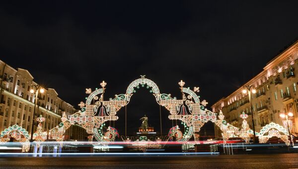 Новогодняя иллюминация на Тверской площади в Москве, где открылся фестиваль Путешествие в Рождество. Архивное фото