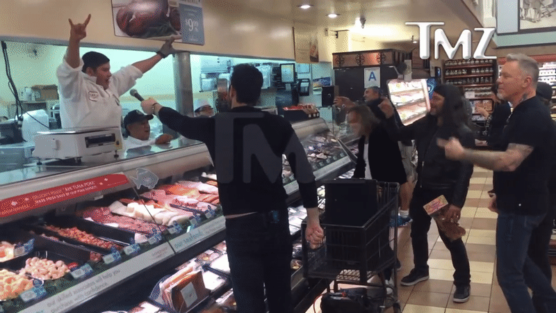 Metallica исполнила песню в супермаркете